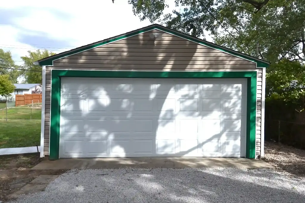 Garage_17_11zon.webp