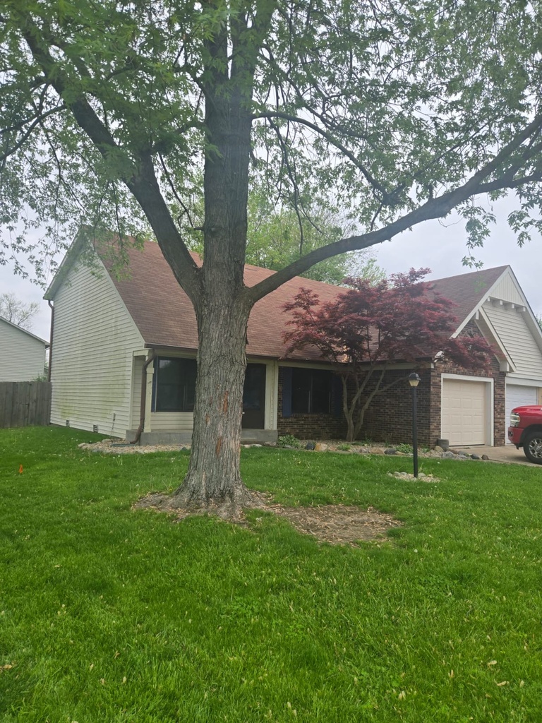 986 Maple Grove Dr, Greenwood